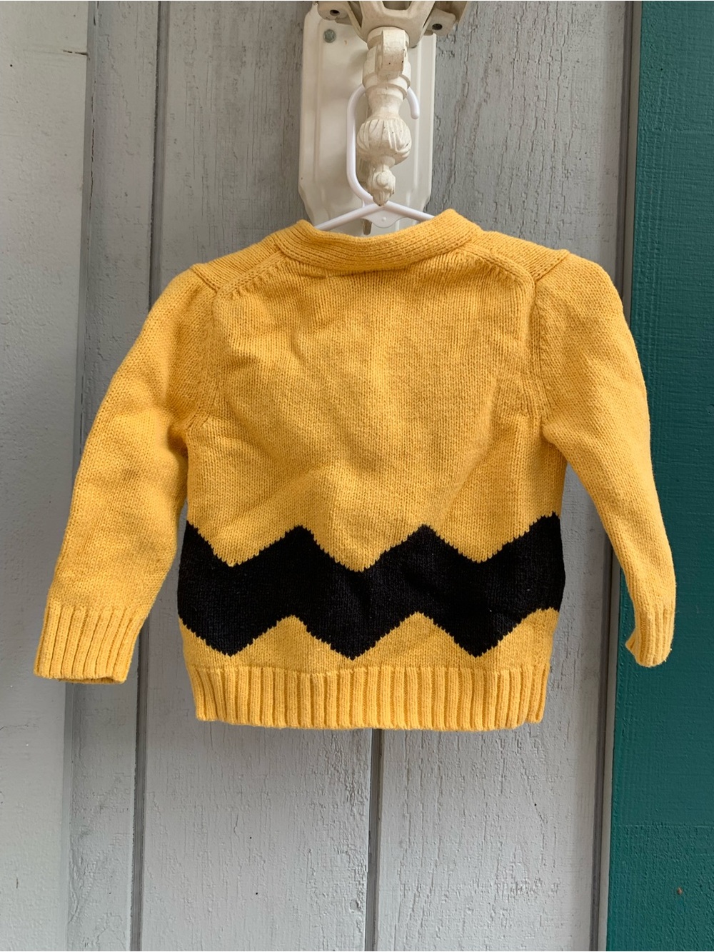 GAP Baby Peanuts Charlie Brown Yellow and Black Zigzag Kids Cardigan - Picture 2 of 7